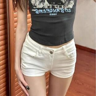 辣妹紧身显瘦直筒包臀热裤 薄款 女2026夏季 小个子白色高腰牛仔短裤