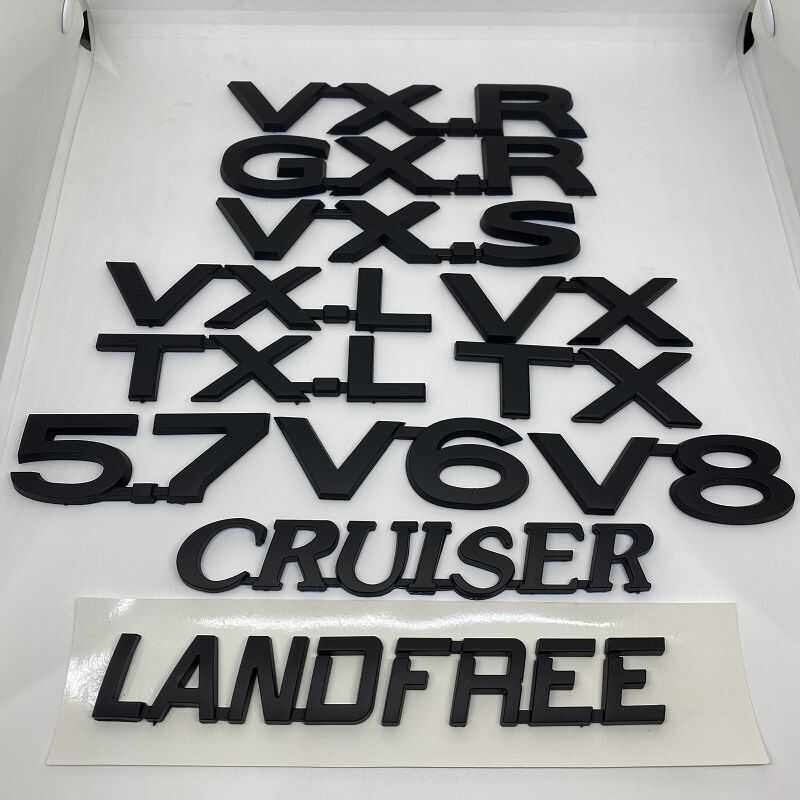 黑色丰田普拉多V6车尾标霸道标志