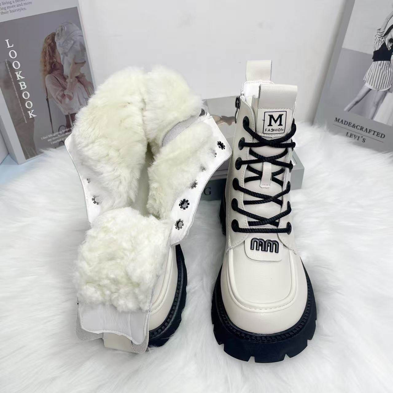 超厚羊毛靴女2025新款冬季加绒加厚马丁靴皮毛一体雪地靴东北棉鞋