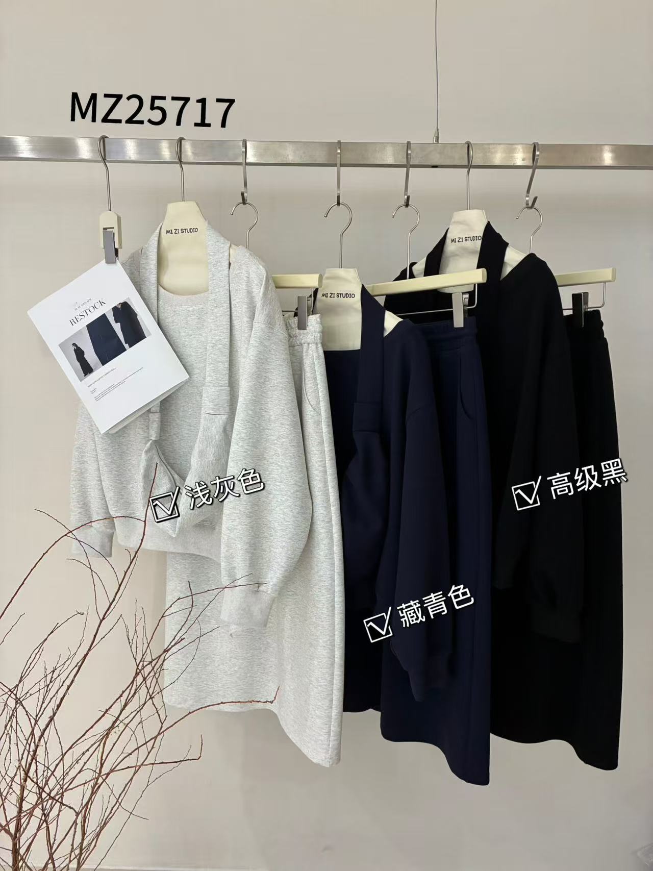2025韩版套装卫衣套装女性感露肩卫衣所以斜挎包三件套时尚套装