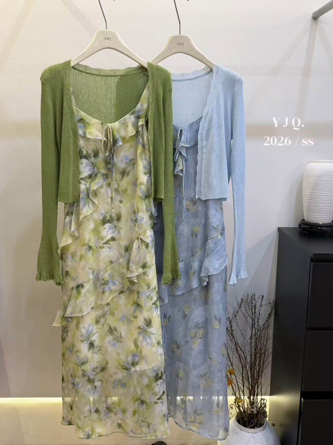 YJQ8103碎花吊带连衣裙+针织开衫套装时尚洋气百搭