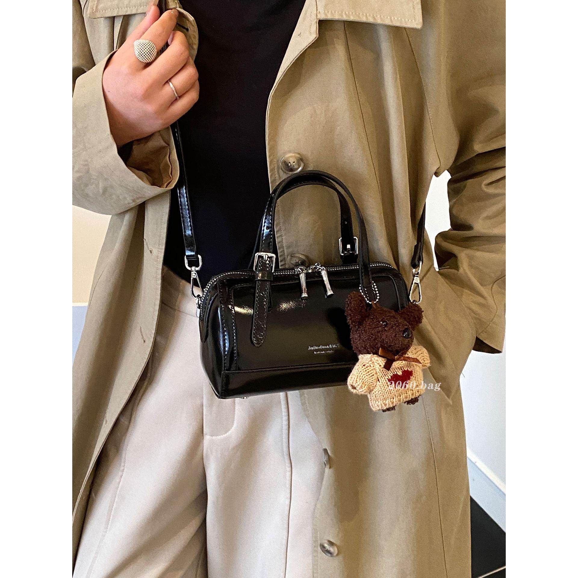 小众时尚手提保龄球包女2025冬新款百搭休闲油蜡亮面单肩斜跨包,箱包皮具/热销女包/男包,小方包,淘宝优惠券,粉丝福利购,淘宝优惠卷