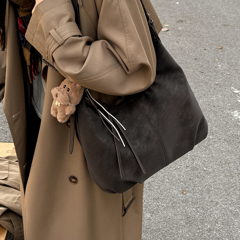 大容量复古水桶包女2025秋