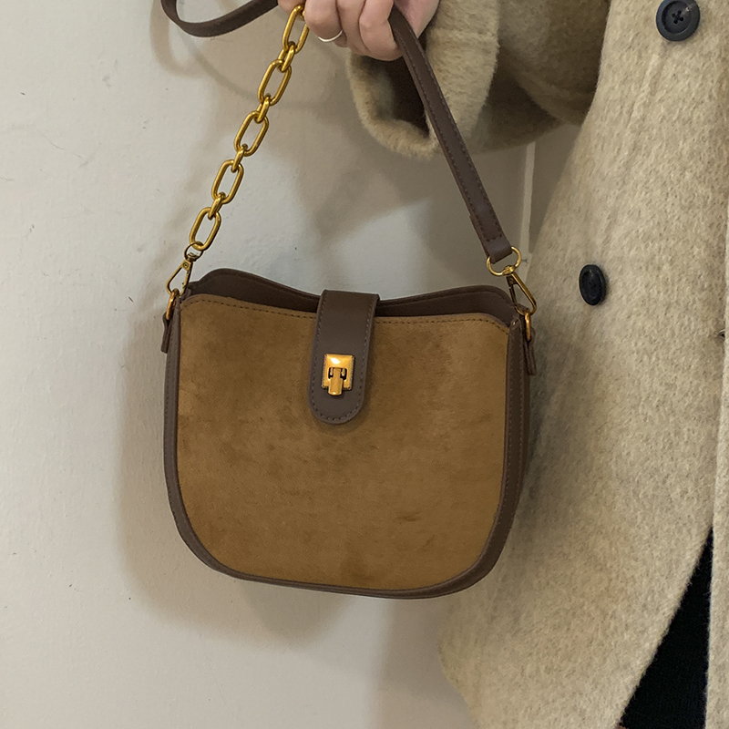 今年流行复古水桶包女2025