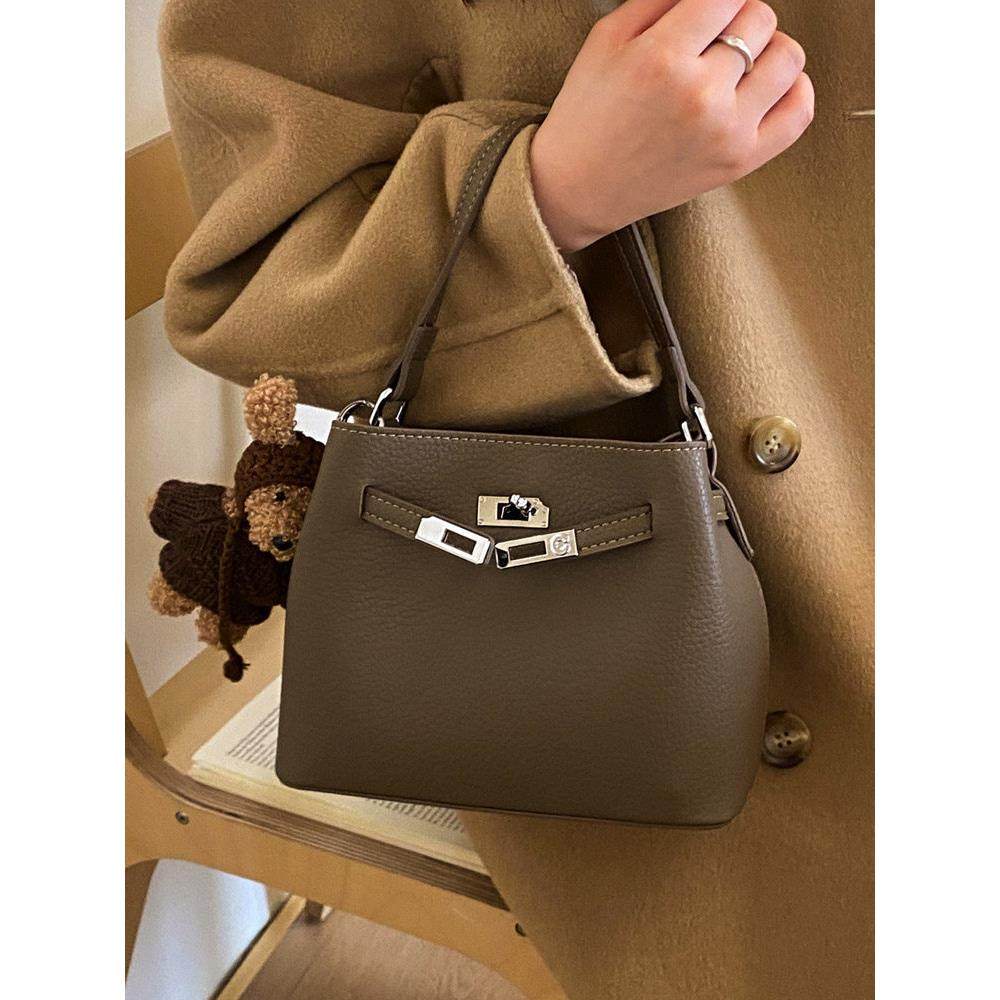 高级感复古手提包包女2025冬季新款时尚简约单肩水桶包通勤斜挎包,箱包皮具/热销女包/男包,水桶包,淘宝优惠券,粉丝福利购,淘宝优惠卷