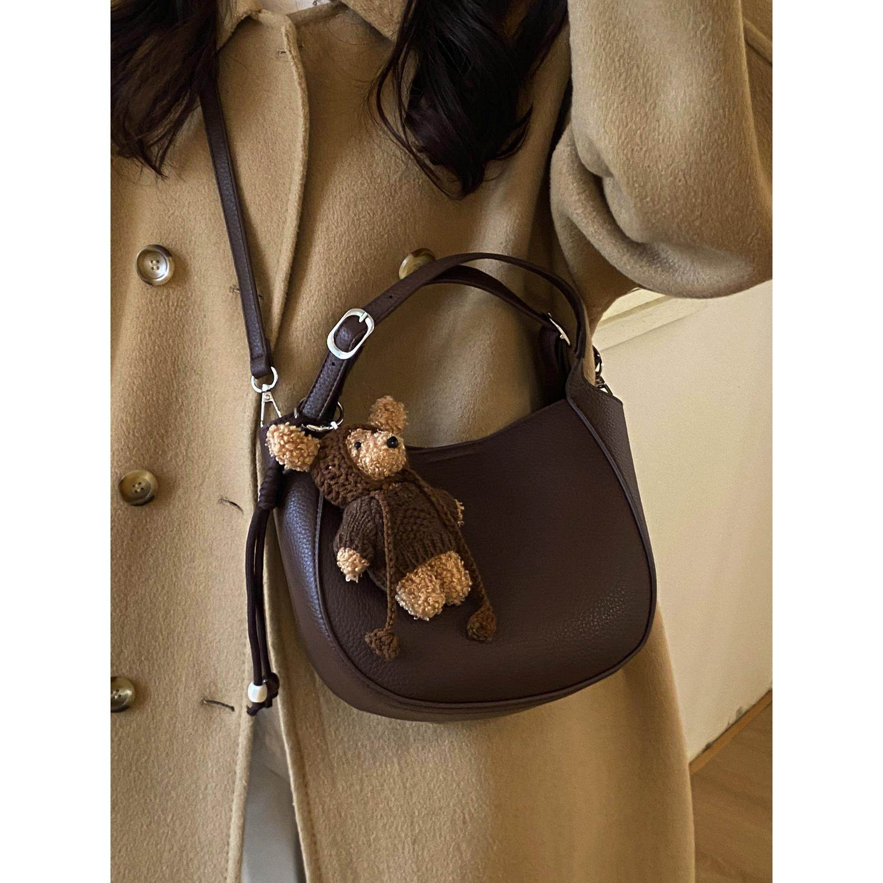 法式复古手提水桶包女2025冬季新款日常通勤单肩包小众通勤斜挎包,箱包皮具/热销女包/男包,水桶包,淘宝优惠券,粉丝福利购,淘宝优惠卷