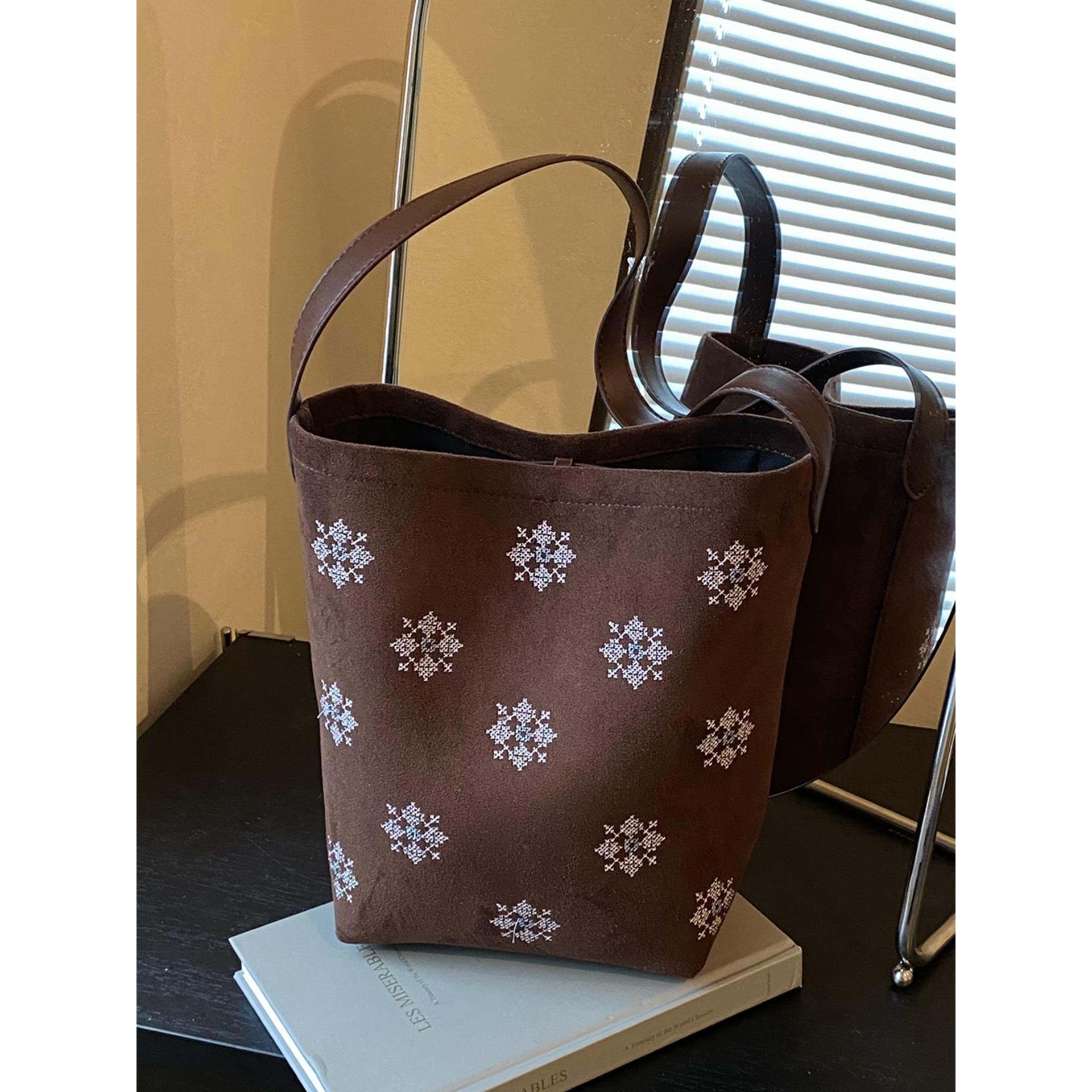 超火小众腋下包女式2025新