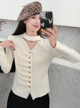 秋冬新款蕾丝拼接半高领针织衫女设计感纽扣修身显瘦打底毛衣上衣