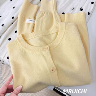 鹅黄色圆领长袖针织开衫女2025早秋新款洋气减龄修身百搭外穿上衣