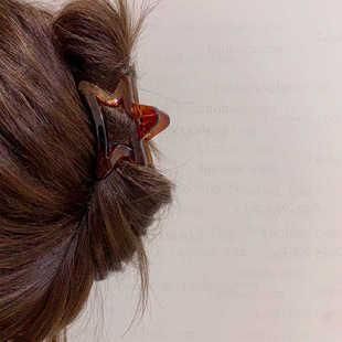 网红新款 发夹女简约五角星盘发抓夹高级感后脑勺鲨鱼夹子发卡发饰