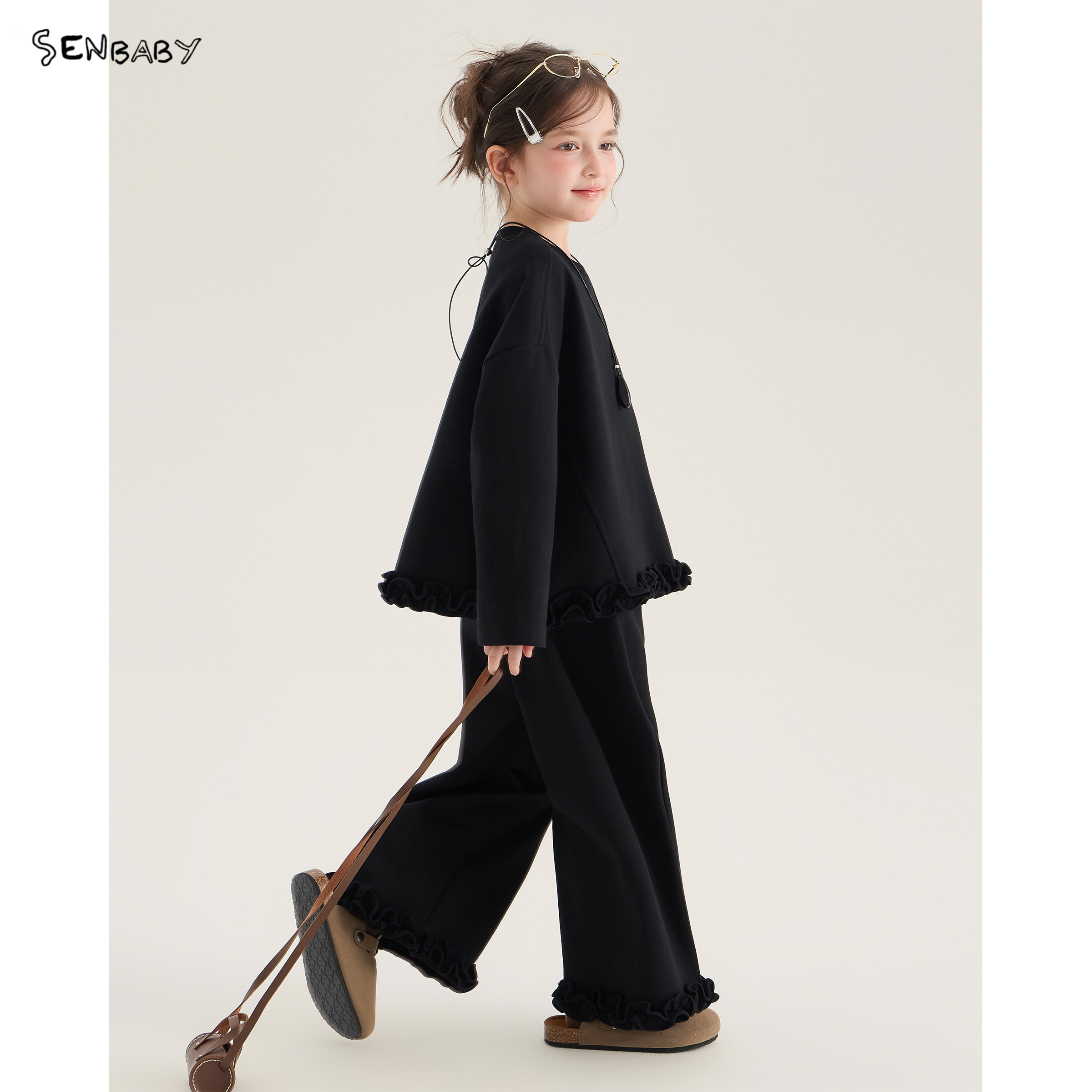 senbaby童装女童秋季套装儿童休闲长袖上衣黑色木耳边长裤套装图片