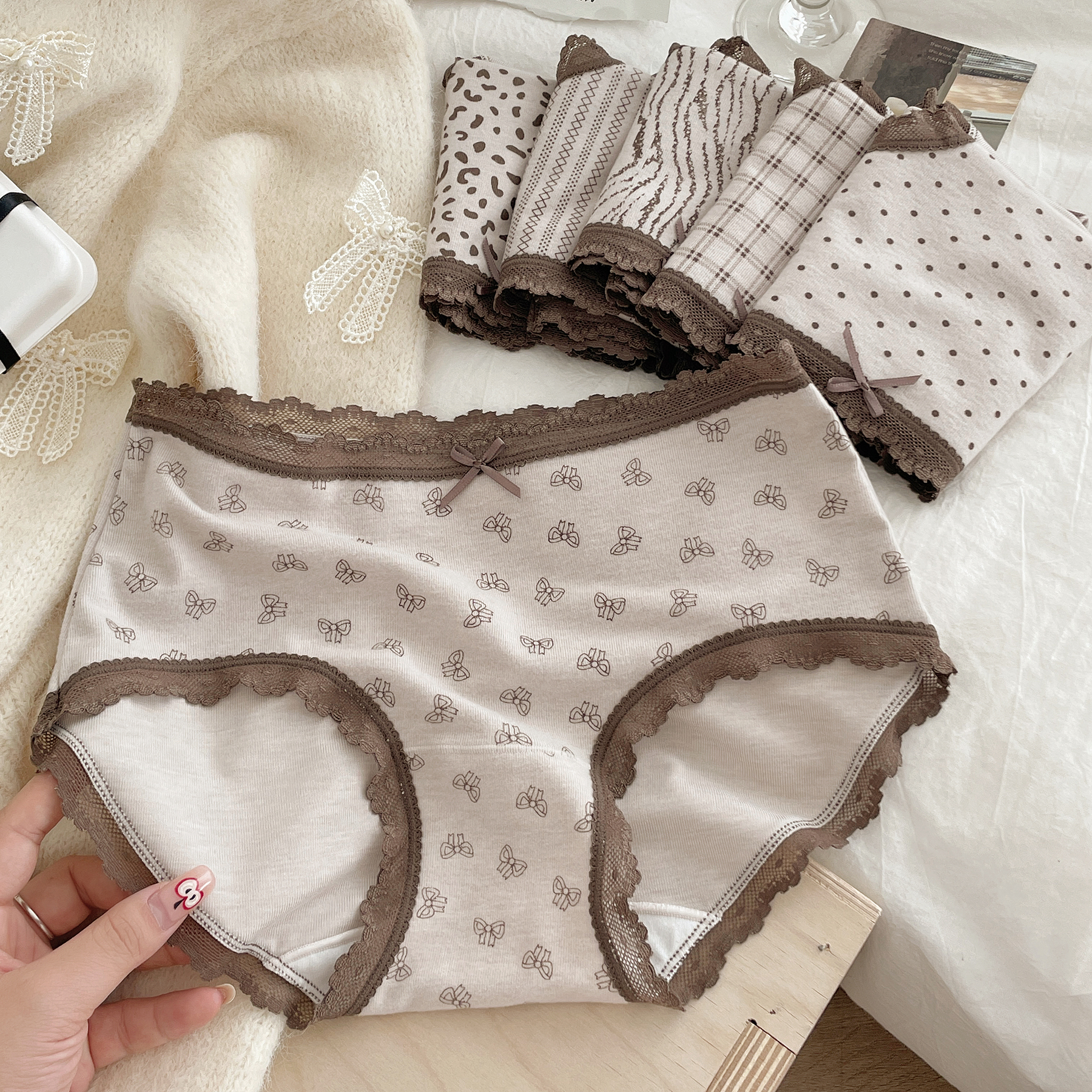 羊绒感纯棉内裆蕾丝边包臀三角裤