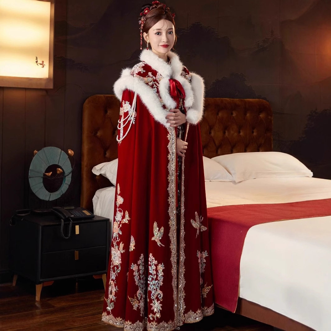 新娘秀禾服披风红色婚礼毛披肩丝绒结婚斗篷秀禾冬季加厚保暖毛领