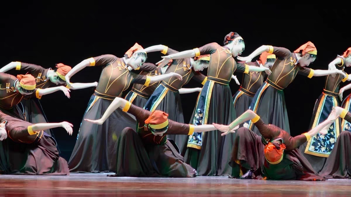 第十三届桃李杯群舞绣在穿引间蒙古民族舞蹈演出服变装大摆裙定制