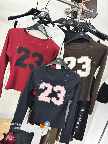 十三行2026秋季新款数字印花长袖打底衫女修身显瘦垫肩高腰上衣潮