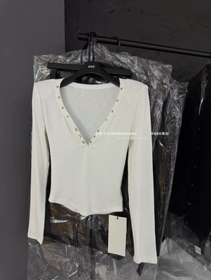 十三行2025冬新款韩版铆钉星星装饰V领打底衫修身显瘦磨毛绒上衣