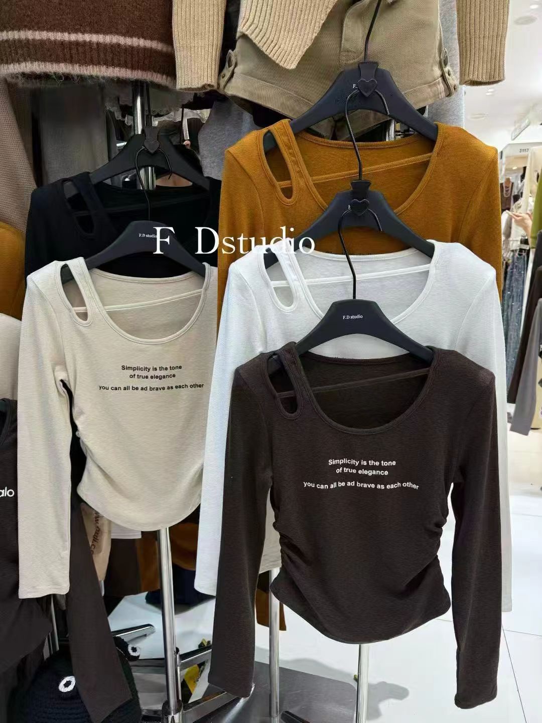 2025秋冬磨毛绒新款韩版设计感小众露肩长袖T恤女打底衫上衣女