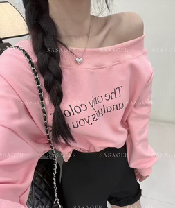 十三行春季2028新款纯欲风辣妹斜露肩字母印花短款长袖卫衣女上衣