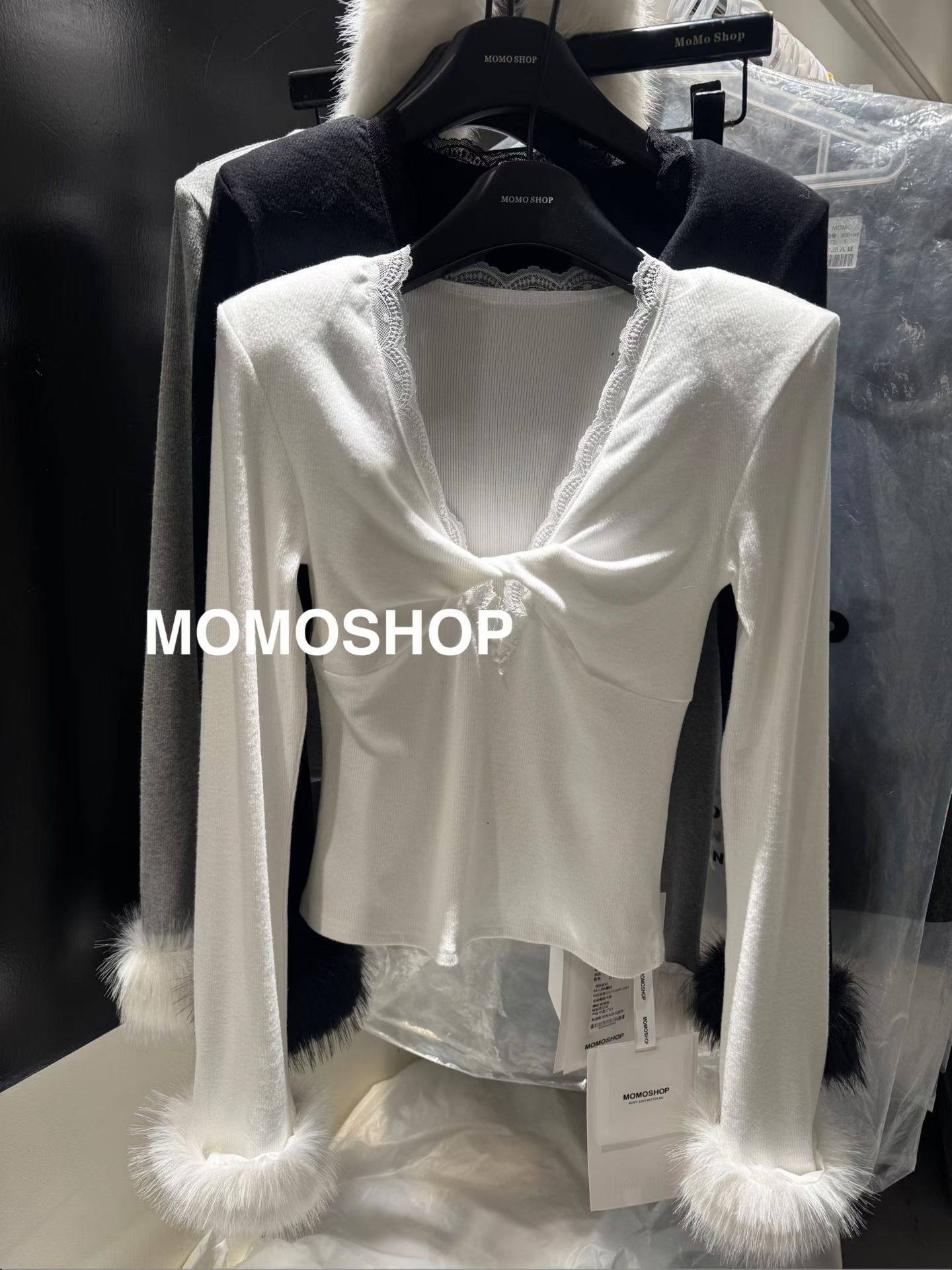 2025秋冬纯欲扭结蕾丝拼接V领设计感修身显瘦加绒打底衫垫肩T恤女,女装/女士精品,T恤,淘宝优惠券,粉丝福利购,淘宝优惠卷