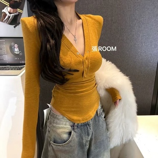百搭显瘦磨毛绒上衣潮 韩版 韩系纽扣V领长袖 T恤女2025秋冬新款