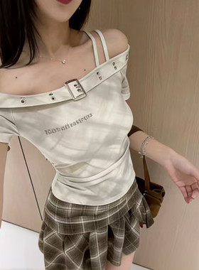 美式辣妹卡其色一字肩露肩短袖t恤女夏季修身收腰设计感短款上衣