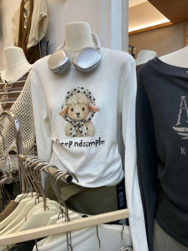 可爱小羊印花长袖打底T恤女士秋季新款白色圆领显瘦休闲百搭上衣
