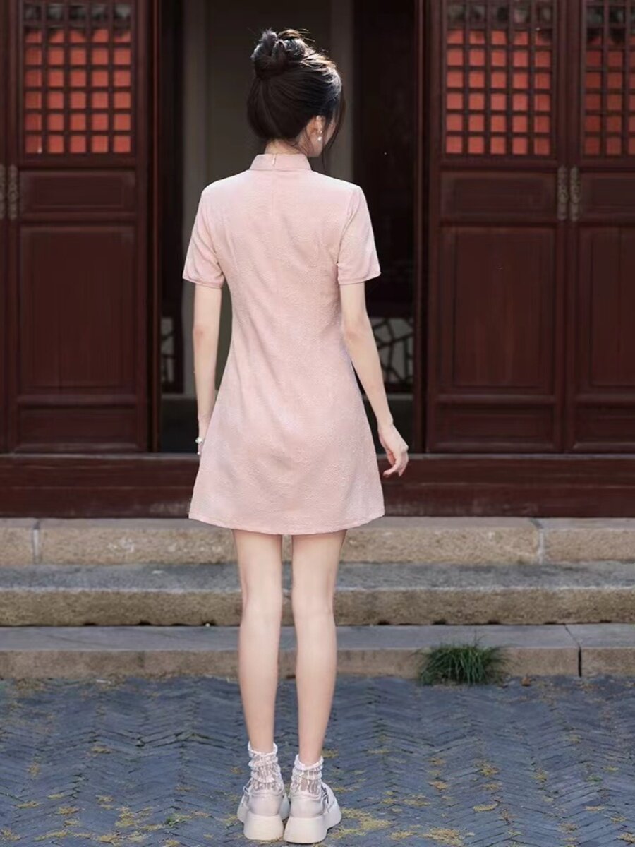 새로운 스타일의 치파오 어린 핑크 여아는 작은 짧은 스타일의 일상 트렌드 여장 2024 신여름