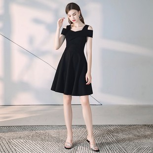 新款小黑裙连衣裙一字肩露肩气质显瘦黑色年会聚会小礼服日常可穿
