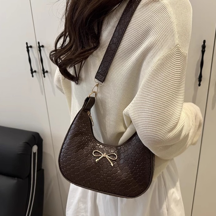 单肩包女式2025新款高级感腋下包包小众轻奢复古小方包通勤斜挎包