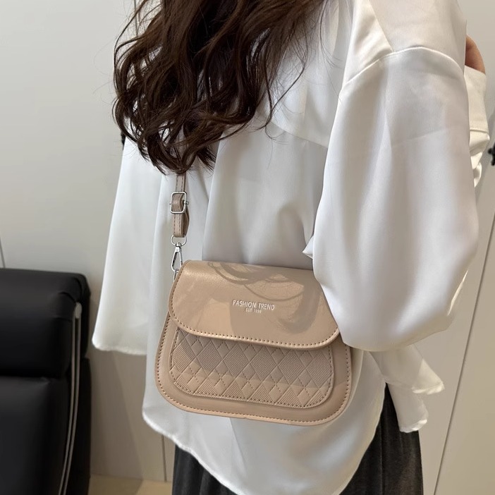 斜挎包女式2025新款高级感包包小众轻奢复古小方包上班通勤单肩包