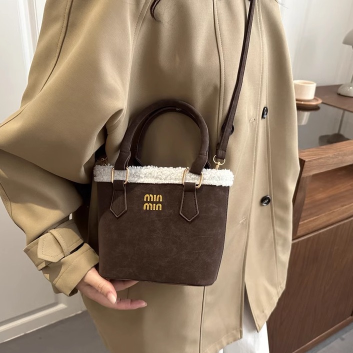 斜挎包女式2025新款小众高级感包包轻奢单肩包上班通勤手提水桶包