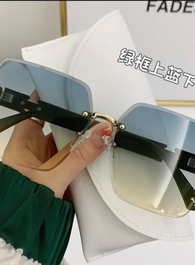 2025新款时尚墨镜女高级感防紫外线太阳眼镜开车眼镜偏光黑框椭圆