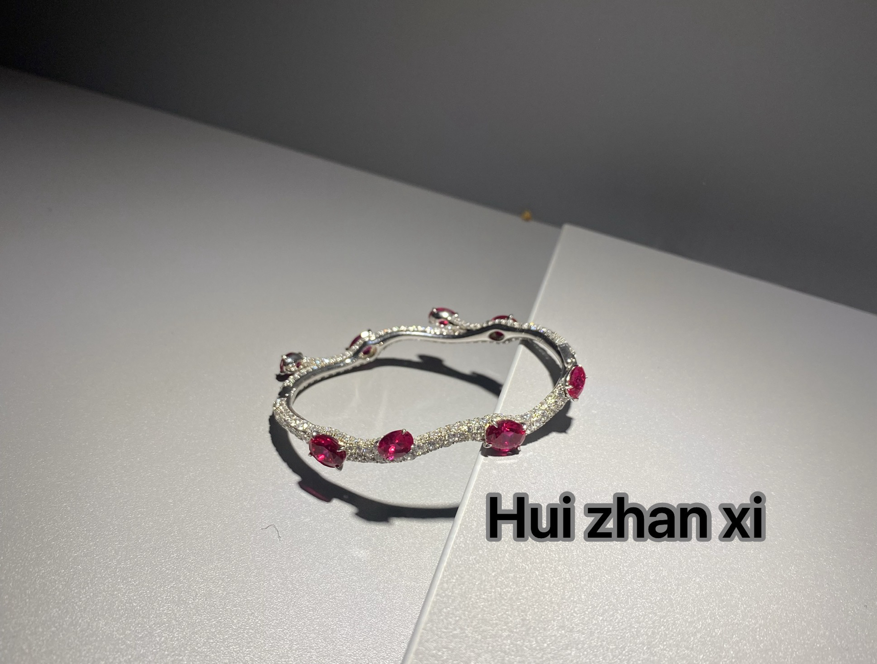 Hui zhanxi 培育红宝手镯满镶满钻卷彩宝时尚百搭气质高级感