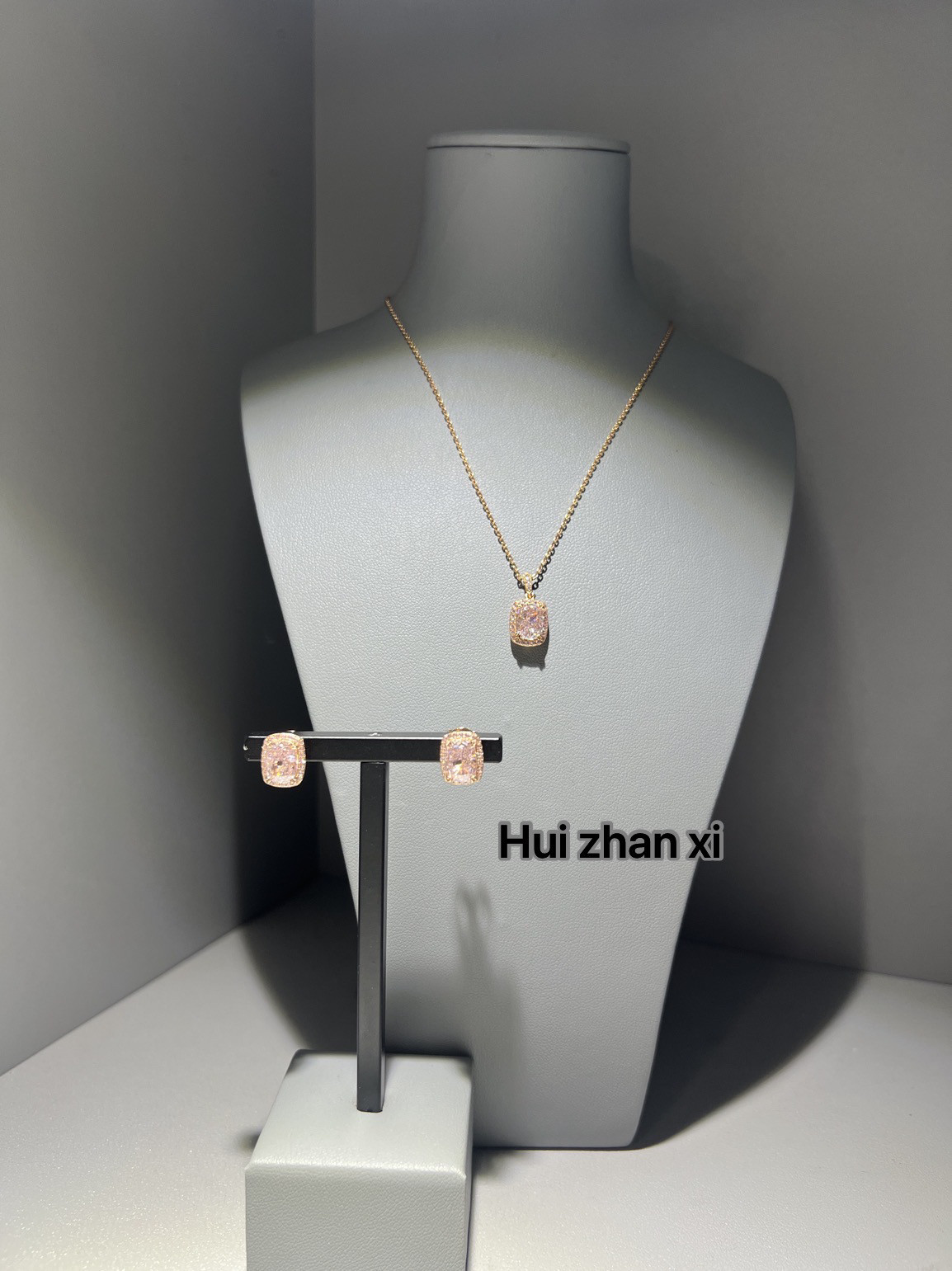 Hui zhanxi粉钻2克拉玫瑰金简单日常款耳钉 项链两件套套装