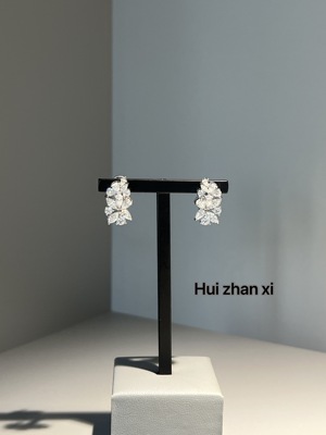 Hui zhan xi白钻不规则设计款耳扣耳环耳饰