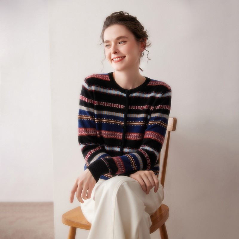 2025秋冬新款100%纯山羊绒开衫女圆领复古提花撞色条纹针织衫外套,女装/女士精品,羊绒衫,淘宝优惠券,粉丝福利购,淘宝优惠卷