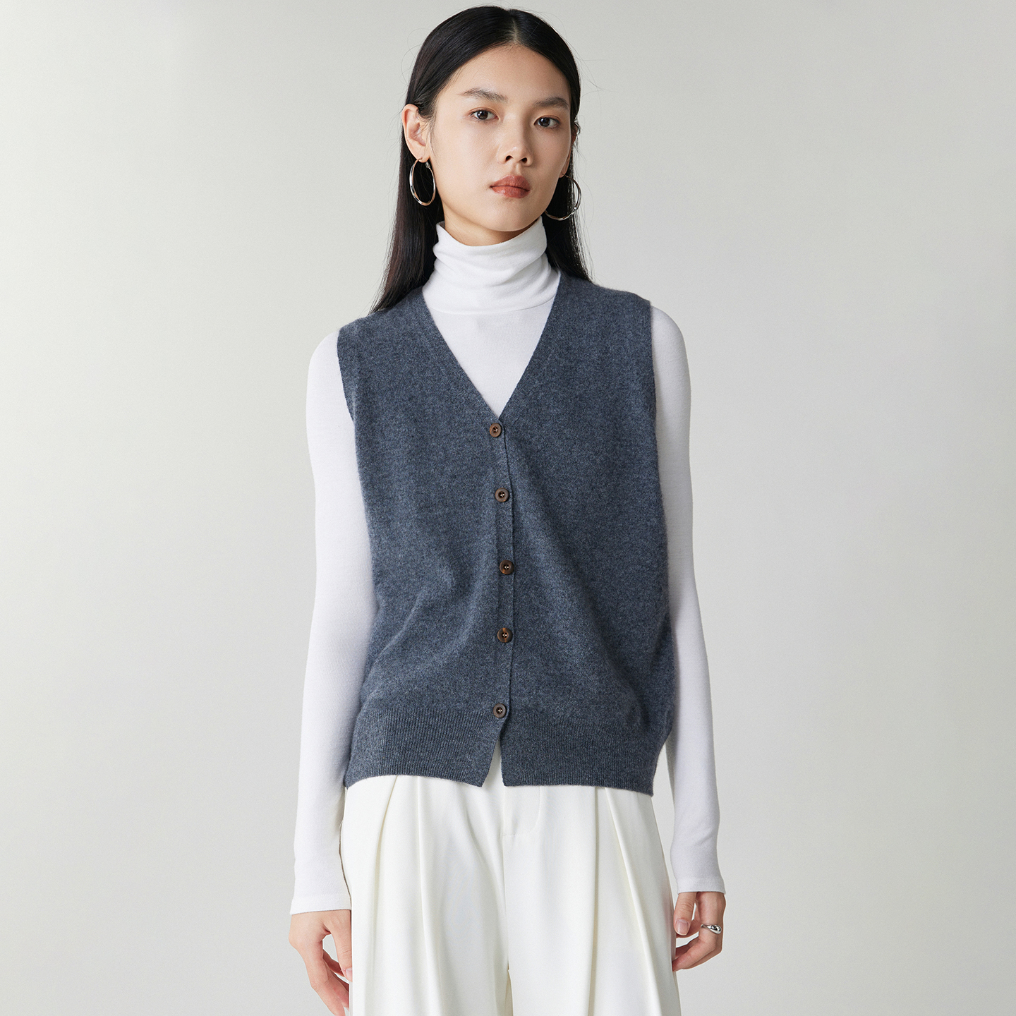 2025秋冬新款100%山羊绒马甲女V领针织开衫柔软保暖毛衣叠穿外搭