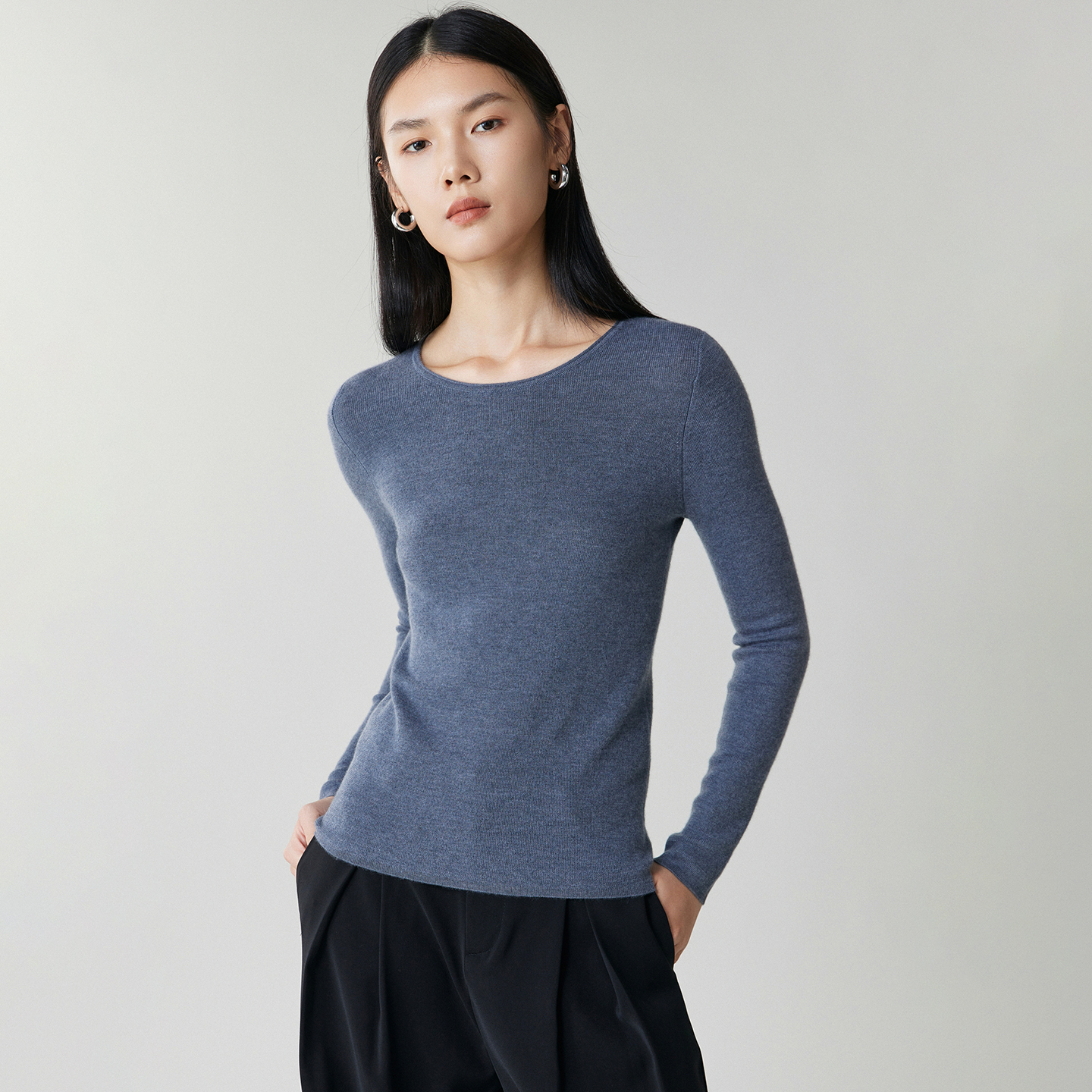 秋冬新款100%山羊绒衫女圆领68支超细精纺轻奢简约针织打底衫上衣