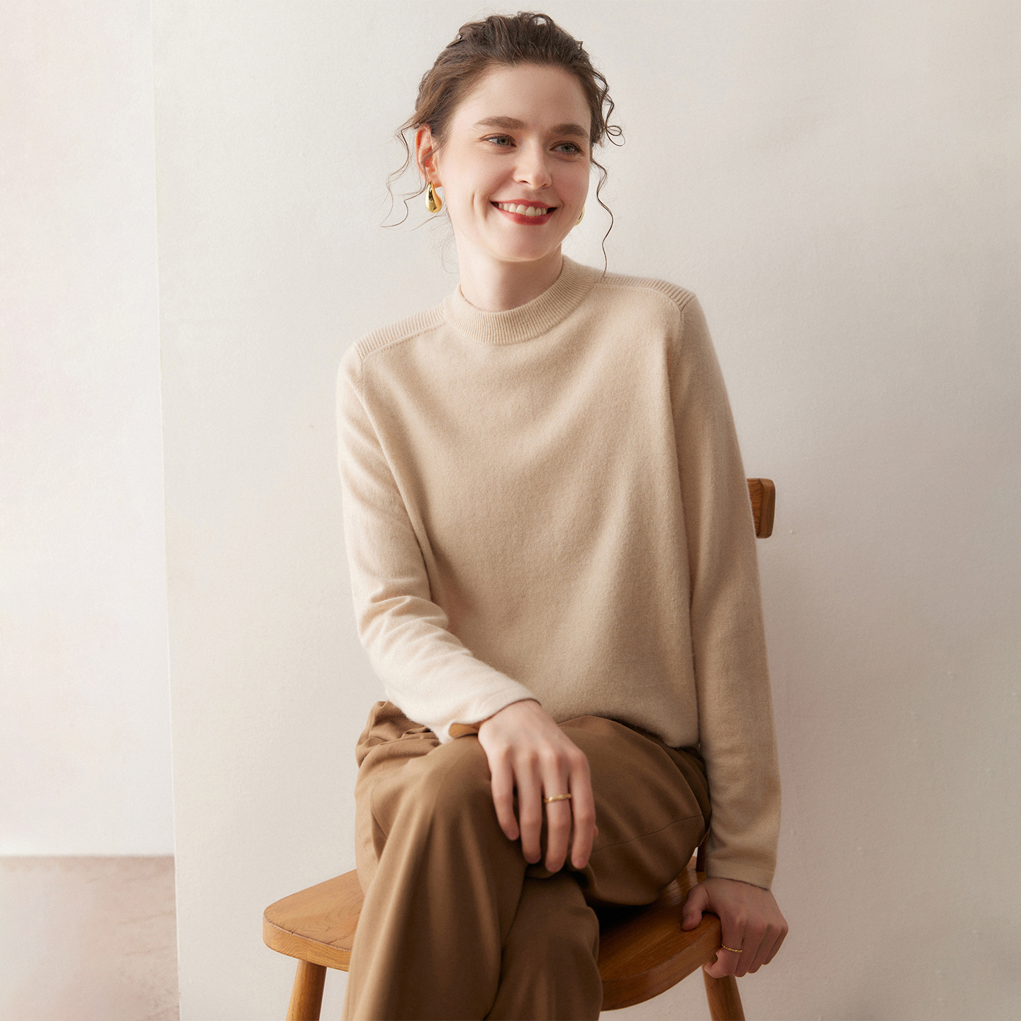 柔软蓬松25秋冬新款100山羊绒衫女细腻长袖圆领套头针织打底毛衣