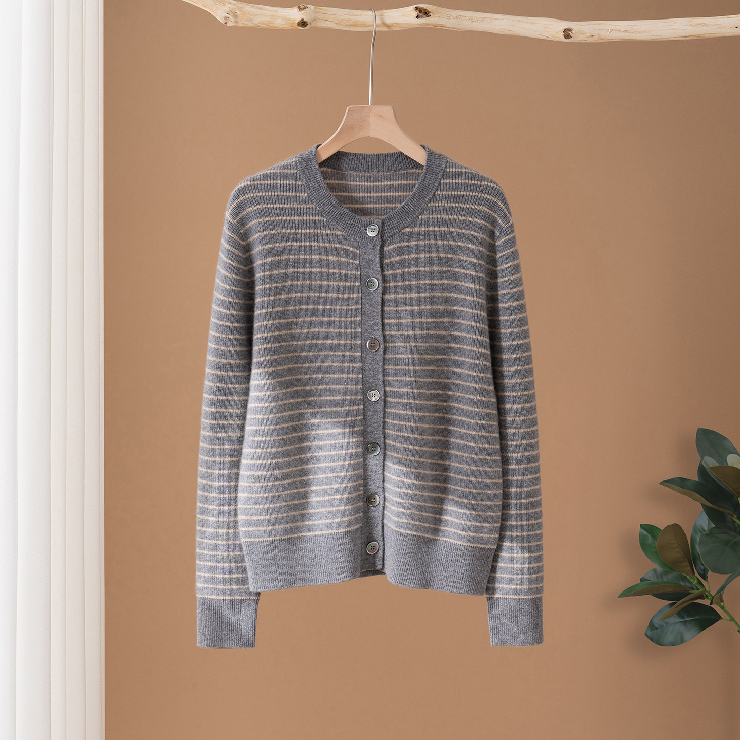 秋冬新款100%山羊绒衫圆领条纹系扣加厚针织开衫时尚百搭显瘦外套,女装/女士精品,羊绒衫,淘宝优惠券,粉丝福利购,淘宝优惠卷