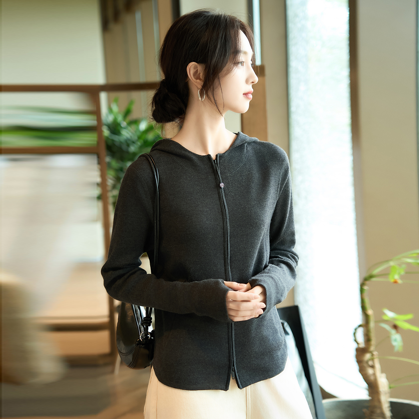 2025秋冬新款杨子纱100%纯羊毛无缝针织开衫女连帽拉链毛衣外套