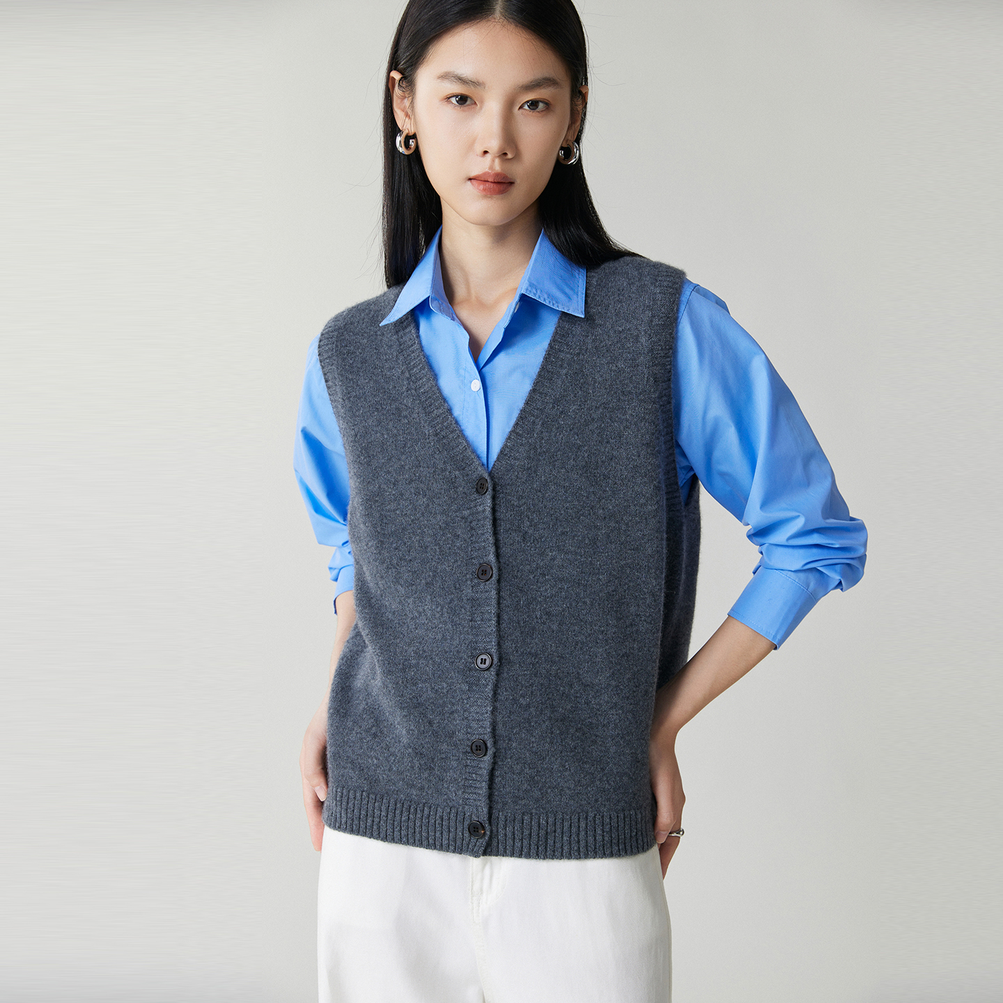 2025秋冬新款100%山羊绒马甲女V领无袖针织开衫宽松百搭打底坎肩