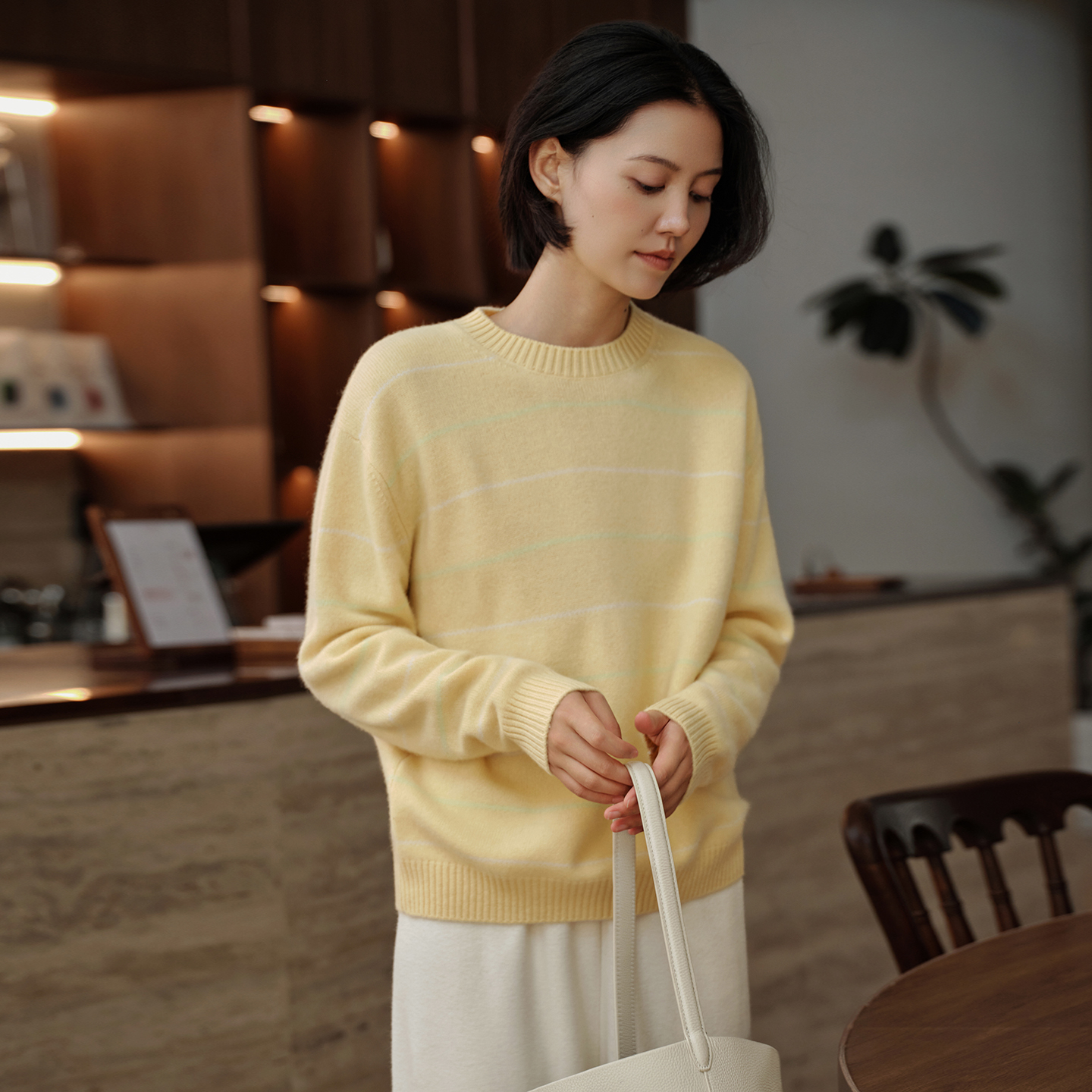 2025秋冬新款100%山羊绒衫女圆领加厚条纹减龄宽松百搭针织打底衫