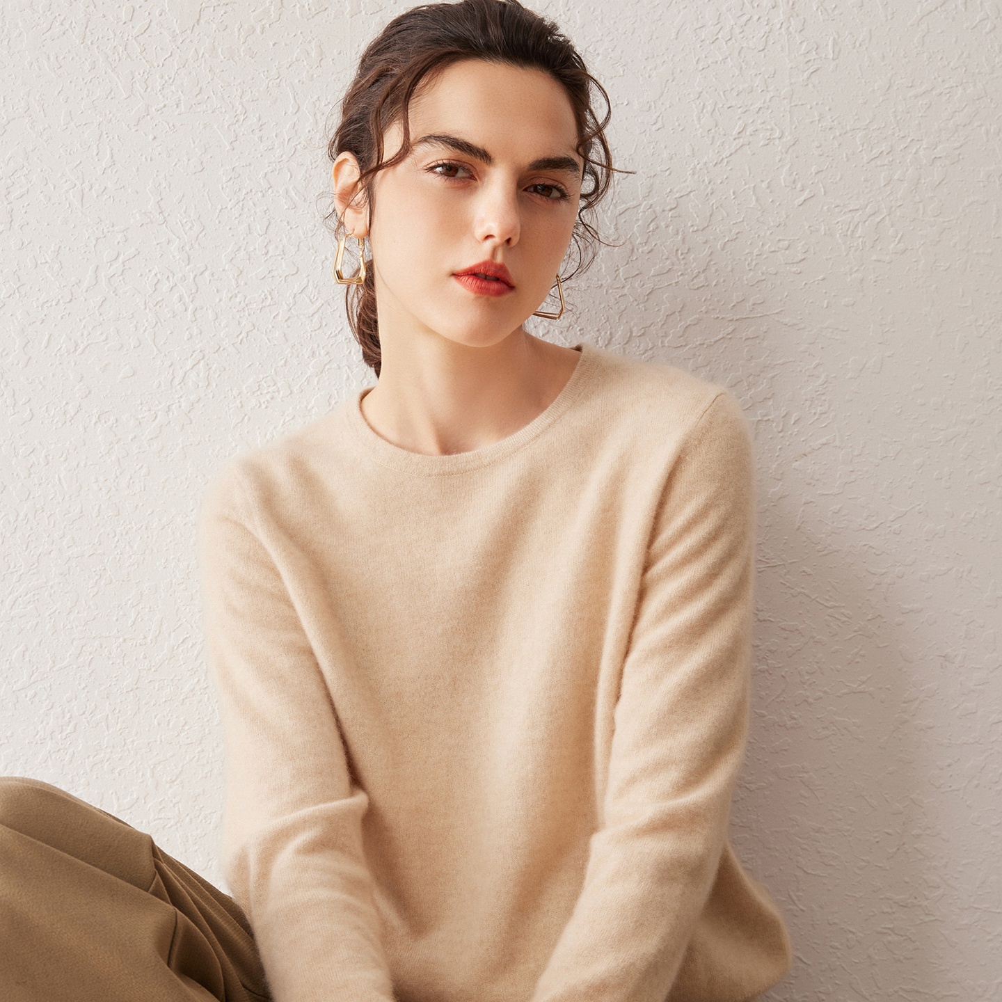 2025秋冬新款100%山羊绒衫女圆领纯色百搭上衣宽松显瘦套头针织衫