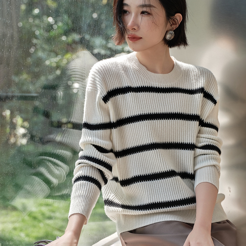2025秋冬新款圆领条纹100%山羊绒衫女宽松百搭软糯针织打底衫毛衣
