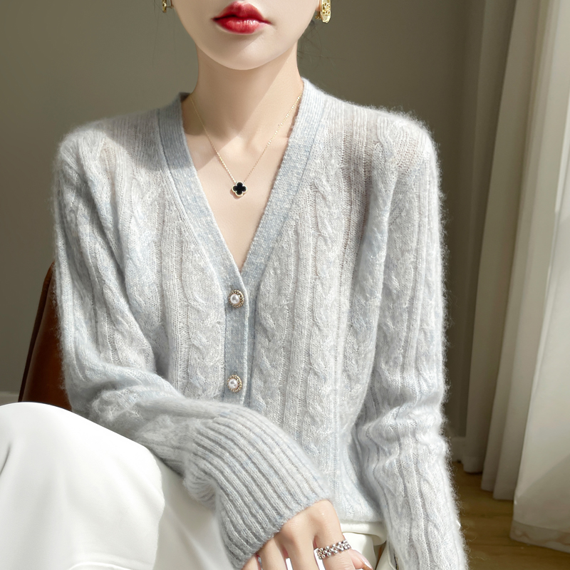 复古扭花75%山羊绒25%桑蚕丝女士V领麻花珍珠扣宽松外搭针织开衫