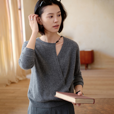 100%纯山羊绒镂空交襟宽松针织衫