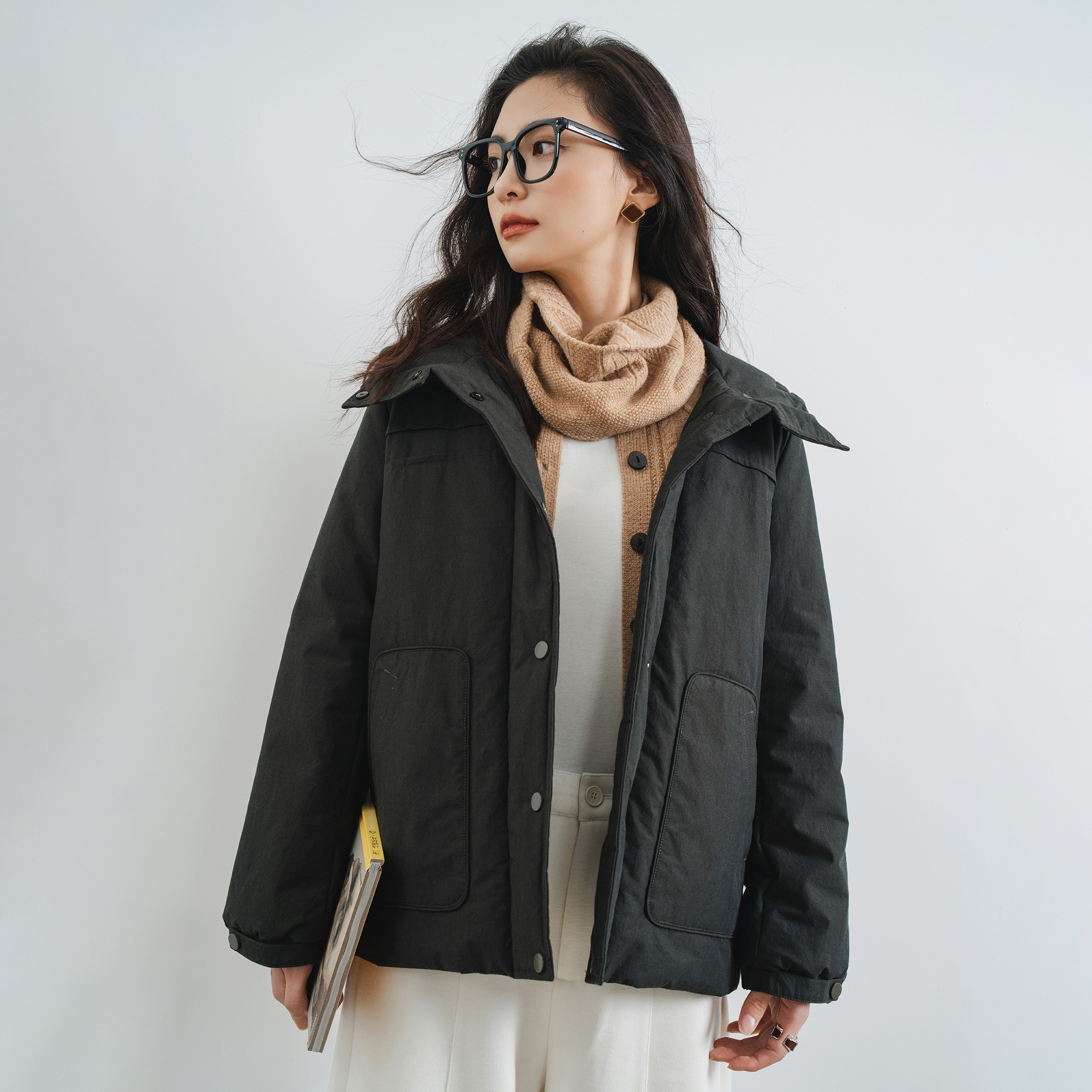 暗夜绿短款连帽新雪丽棉服