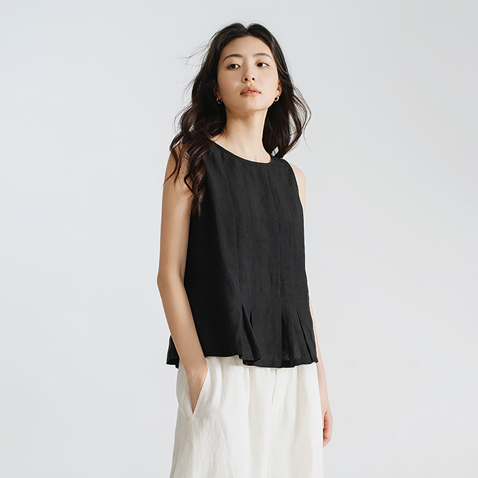 梭家 立体空间感微直筒黑色亚麻无袖背心春夏女透气上衣 649ZF