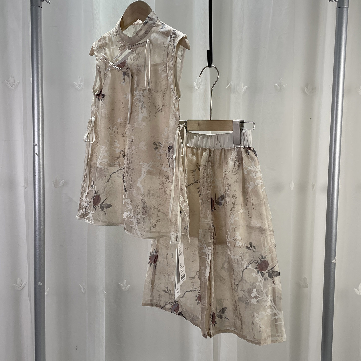 宝W品牌撤柜童装中大童女童国风套装儿童古风上衣吊带七分裤3件套